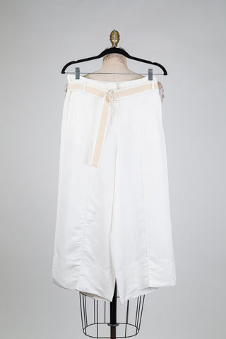 Pantalon tailleur évasé et écourté crème (4+8)