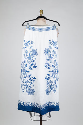 White porcelain trousers with blue patterns (6)