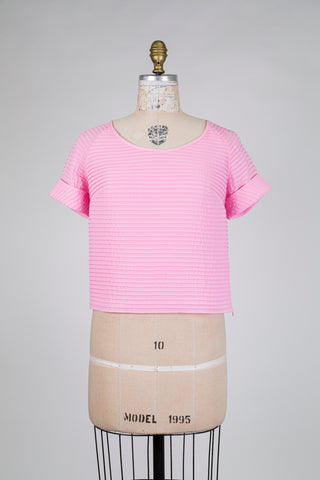 Haut rose lumineux à coutures rythmiques (4)