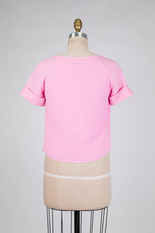 Haut rose lumineux à coutures rythmiques (4)