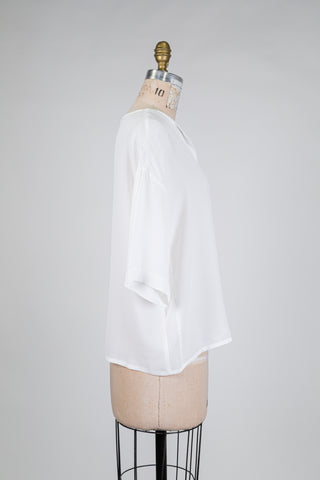 Pure white fluid V-neck blouse (6)
