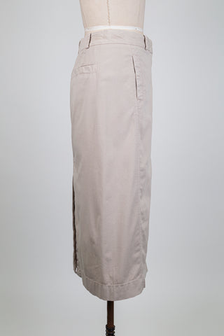 Sand beige midi skirt with a clean cut (6)