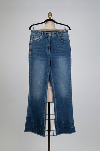 Pantalon en denim bootcut à ourlet effiloché (4)