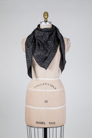 Châle léopard nocturne réversible