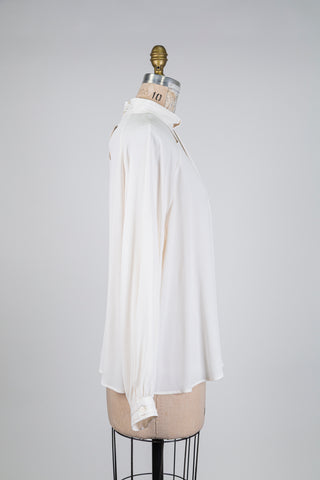 Blouse ivoire à col ajouré et pli rond drapé (10+14)