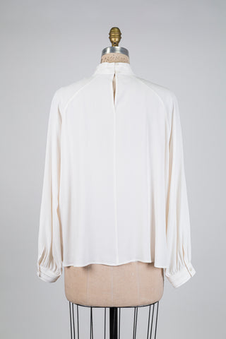 Blouse ivoire à col ajouré et pli rond drapé (10+14)