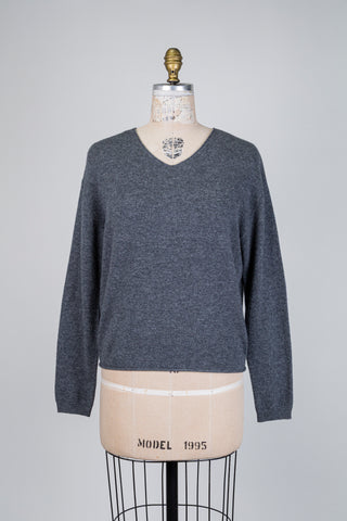 Soft grey knit sweater (6+10)