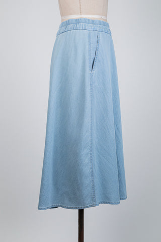 Jupe trapèze en denim léger bleu texturé (6)