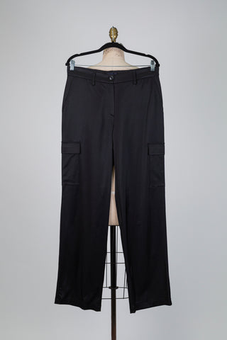 Black satin-effect cargo trousers (10)