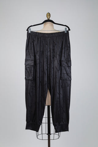Pantalon cargo fluide noir effet cuir craquelé (L)