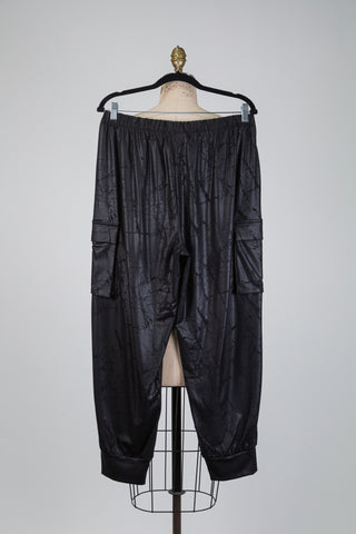 Pantalon cargo fluide noir effet cuir craquelé (L)