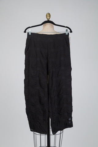 Pantalon corsaire noir à reliefs géométriques (S)