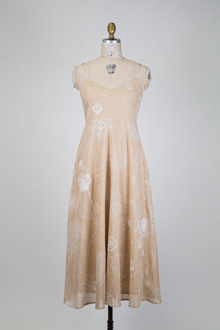 Robe beige latté à illustration florale (4)