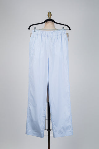 Pantalon en coton bleu poudre à fines rayures triples (2+4)