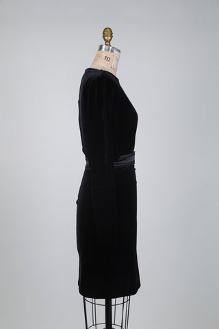 Black velvet batwing dress (2+4)
