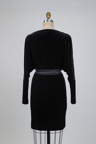 Black velvet batwing dress (2+4)