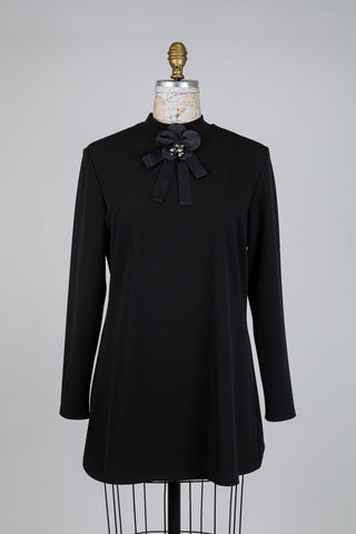 Tunique noire à bijou fleur amovible (S à XL)