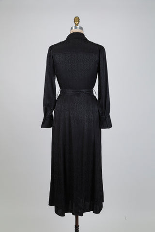 Robe fluide noire à motif damassé (6)