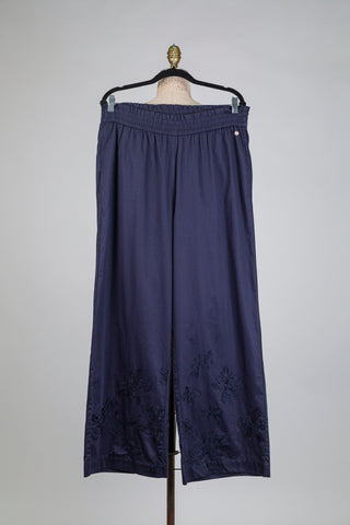 Pantalon marine à broderie florale (12) *imp*