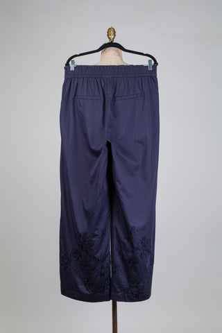 Pantalon marine à broderie florale (12) *imp*