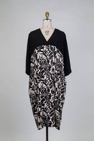Robe noire florale ample (10+)