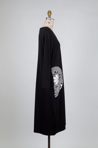 Robe noire à empiècements floraux crème (10+)