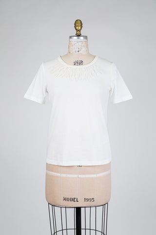 White T-shirt with feathered collar (4)