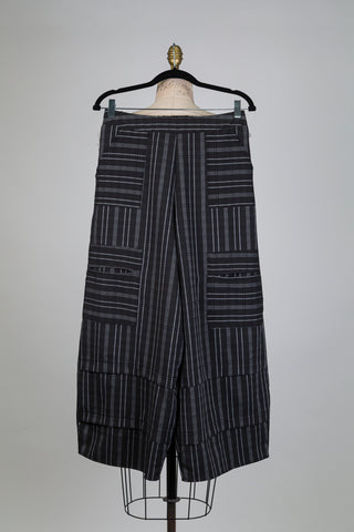 Pantalon ballon à rayures grises (S)