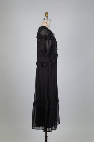 Black dress with ruffles and a V-neck (6)