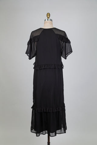 Black dress with ruffles and a V-neck (6)