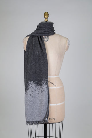 Foulard PAYSAGE en tricot gris luxueux