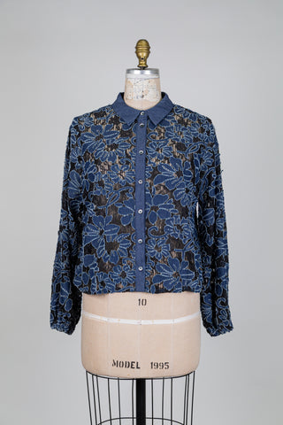 Chemisier en dentelle noire à fleurs denim (6)