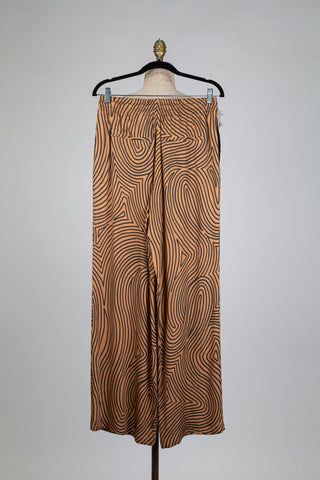 Pantalon fluide brun à imprimé graphique noir (6)