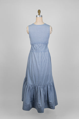 Robe bleu denim à taille doublement nouée (6)