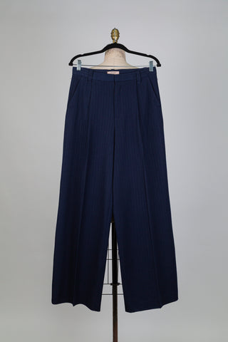 Pantalon tailleur marine à rayures (10)