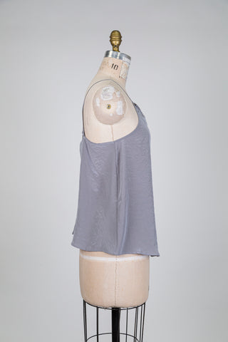 Haut gris perle à encolure cordon bijou (4+10)
