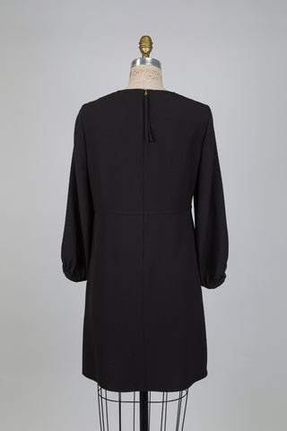 Robe noire à manches bouffantes (8)