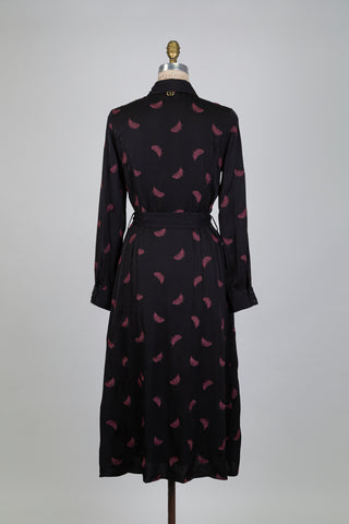 Robe chemisier noire et plume (4+6)