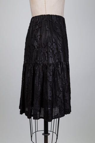 Jupe noire à appliqués floraux (6)