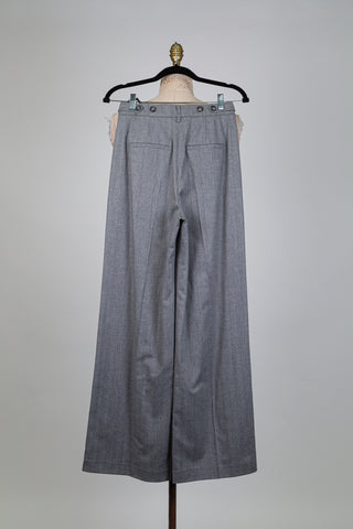 Pantalon tailleur gris à fines rayures (4)