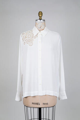 Cream-white blouse with embroidered shoulder (6+12)