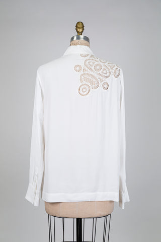 Cream-white blouse with embroidered shoulder (6+12)