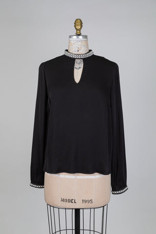 Blouse fluide noire à détails perlés (8)