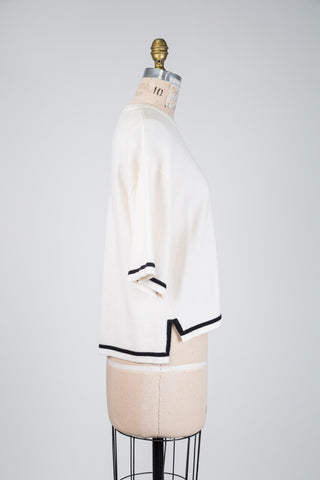 Ivory oversized sweater with black details (6+)