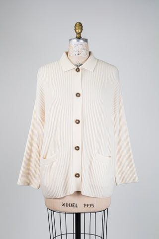 Ribbed ivory cardigan with contrasting buttons (6+)