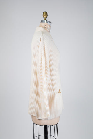 Ribbed ivory cardigan with contrasting buttons (6+)