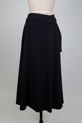 Jupe ample noire à taille entrecroisée (XL)