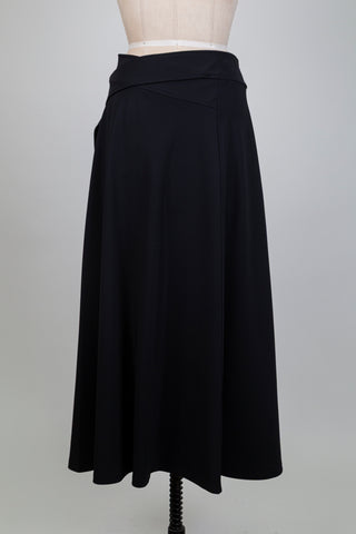 Jupe ample noire à taille entrecroisée (XL)