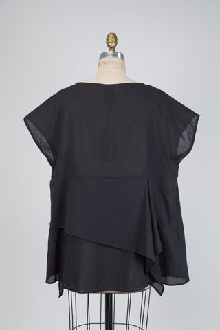 Blouse noire à jeu de volants (14+16)