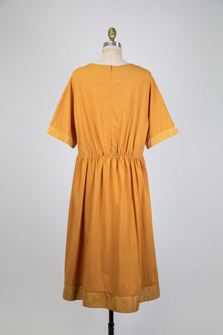 Robe caramel en coton froissé (14/16)